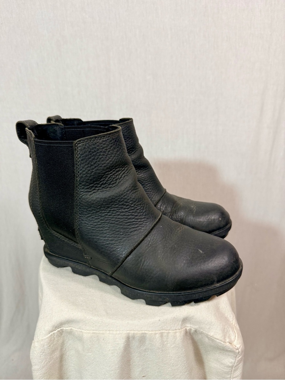 Sorel 8.5 Chelsea Wedge Black Leather Slip-On Boots